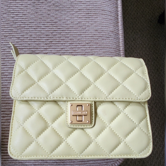 Isaac Mizrahi Handbags - EUC! ISSAC MIZRAHI QUILTED LEATHER CROSSBODY PURSE IN A BEAUTIFUL BUTTER YELLOW!